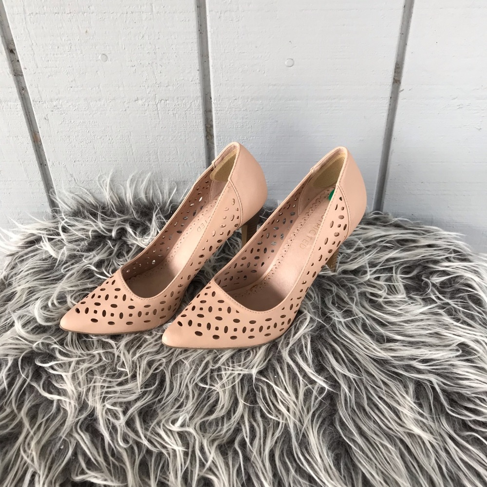 Restricted Pointed Toe Heels - image 1